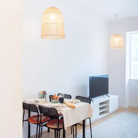 Serafina 1st Floor 2br Apartmán *