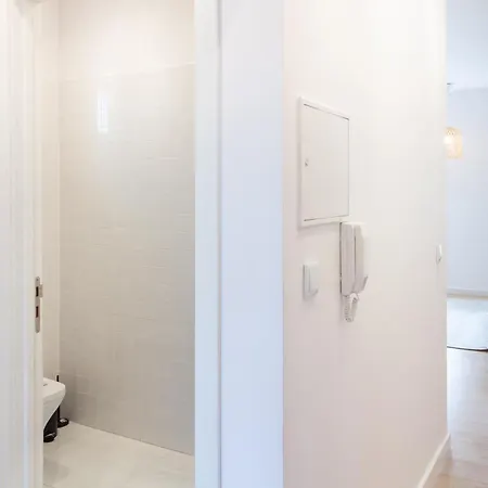 Serafina 1st Floor 2br With Swimingpool Lisboa