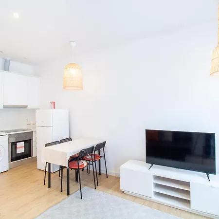 Serafina 1st Floor 2br With Swimingpool Lisboa